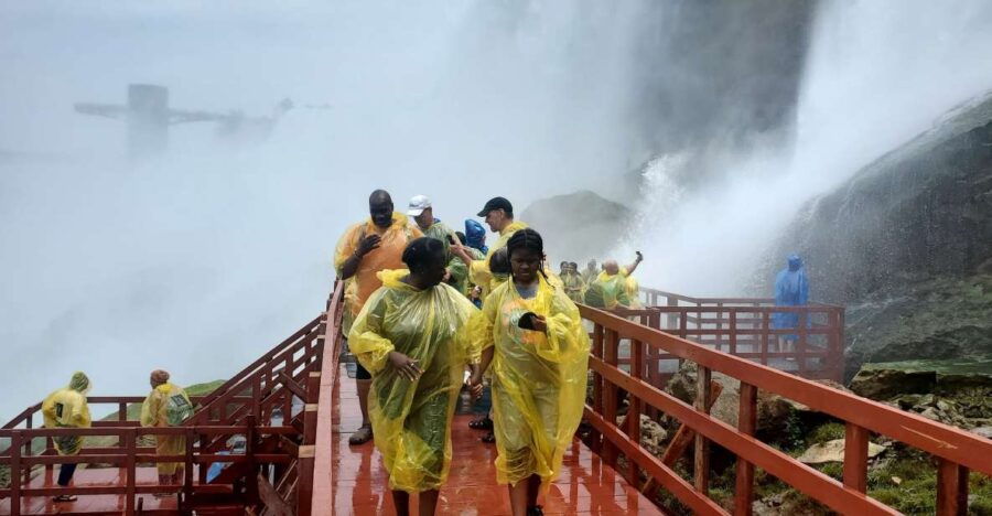 Niagara Falls Canada & USA: Small Group Deluxe Tour