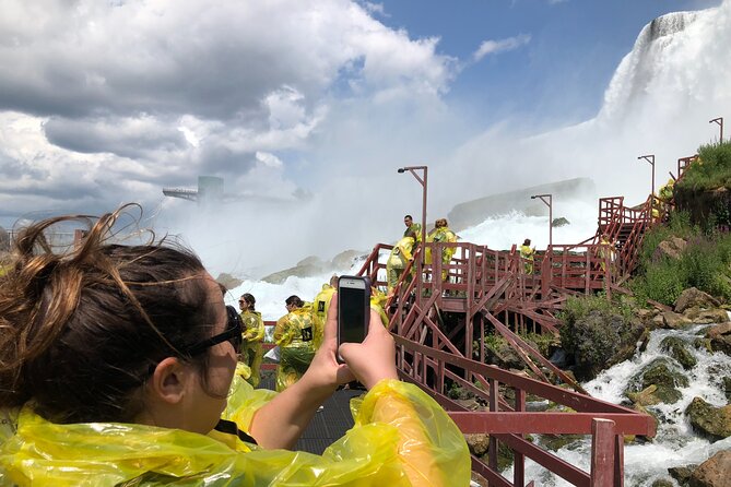 Niagara Falls: Ultimate US & Canadian Side Tour