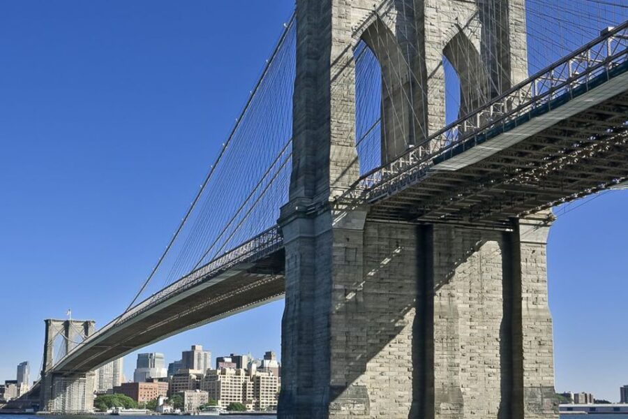 NYC: Brooklyn Bridge and Dumbo District Walking Tour