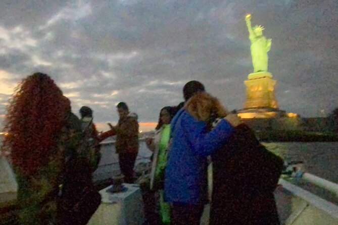 NYC: Happy Hour Sightseeing Cruise With Cash Bar