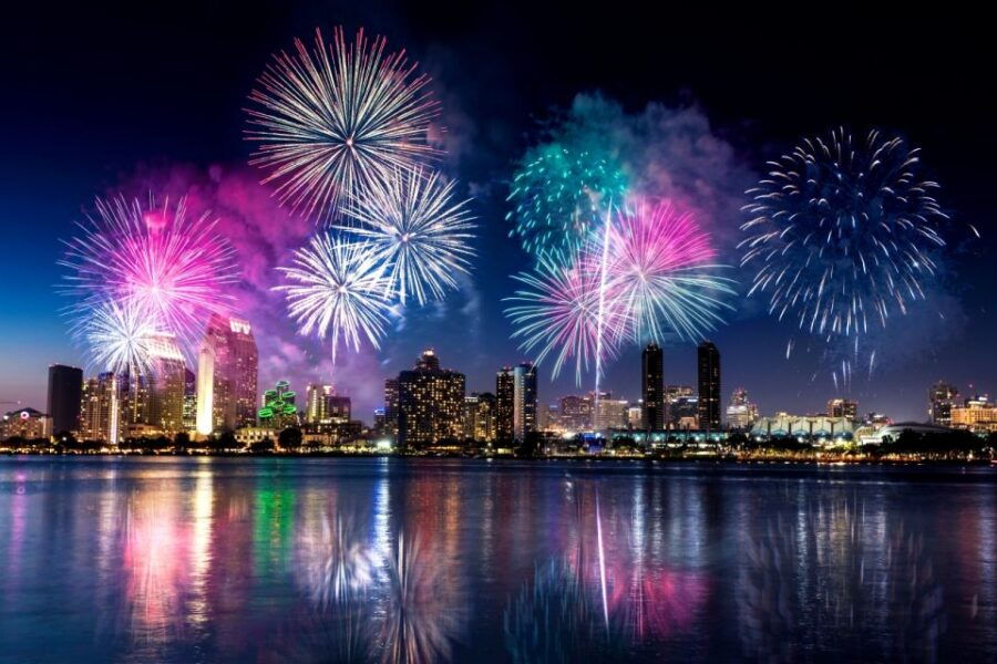 Oahu: Independence Day Waikiki Firework Cruise