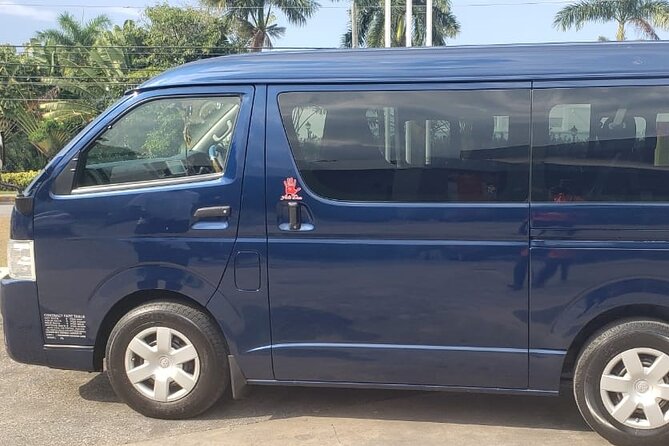 Ocho Rios Hotels Shared Shuttle From Montego Bay Airport: 1-Way or Round-Trip