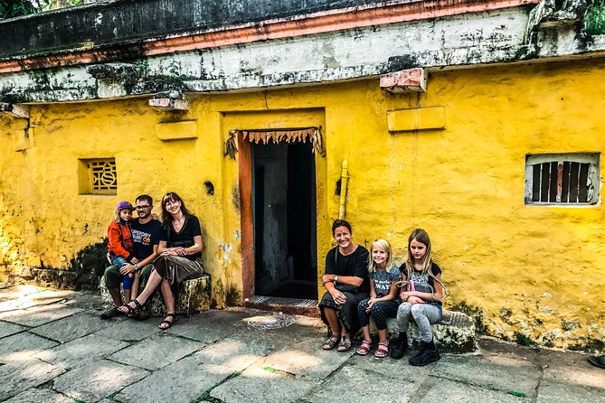 Old Neighbourhood Walk – Half-Day Tour