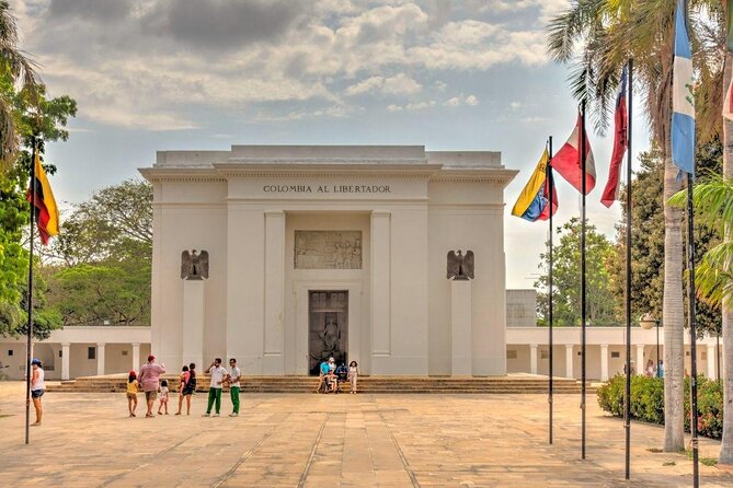Old Town and Quinta San Pedro Santa Marta City Tour