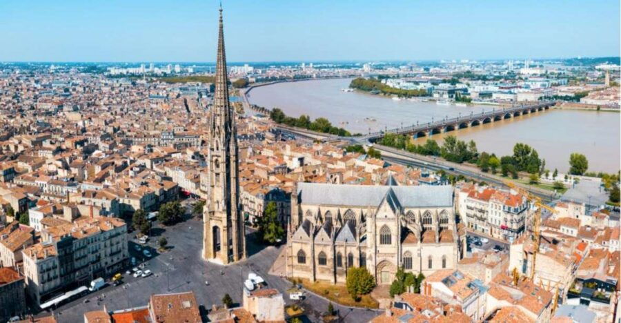 Old Town Bordeaux Outdoor Escape Game: Port of The Moon