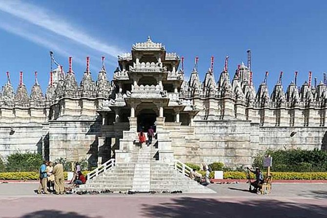 One Day Guided Kumbhalgarh and Ranakpur Sightseeing Trip by Cab