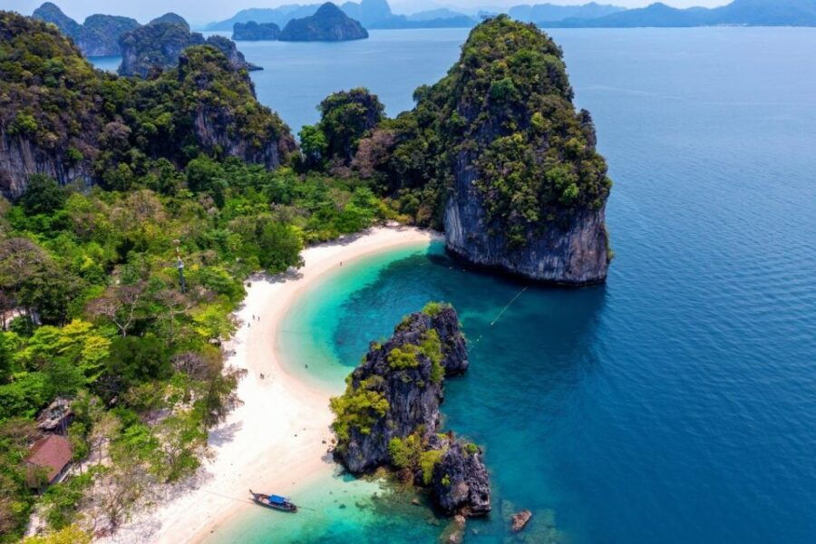 One Day Hong Island Private by Luxury Vintage Boat