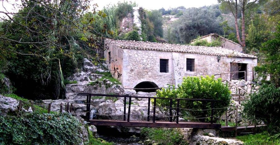 Palazzolo A.: From Corso Vittorio Emanuele to the Water Mill