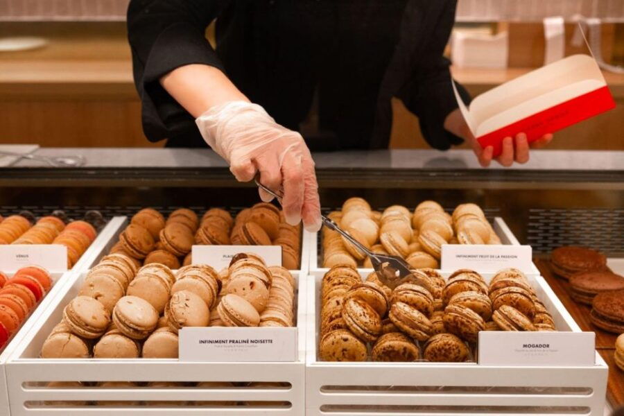 Paris: Medieval Marais Sightseeing Tour & Local Food Tasting - Highlights of the Tour