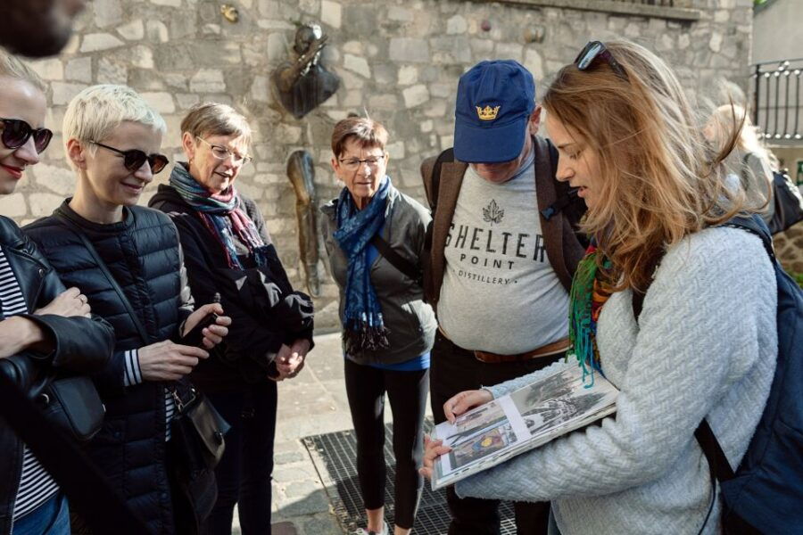 Paris: Montmartre Street Art Tour With an Artist