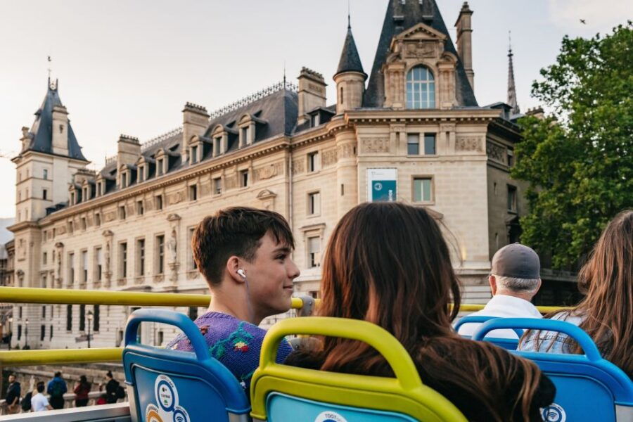 Paris: Night Bus Tour With Audioguide - Experience Highlights