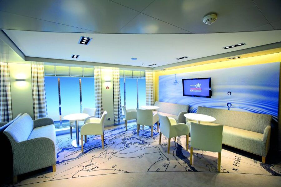 Paros Island/Athens Piraeus: 1-Way Transfer Ferry Tickets