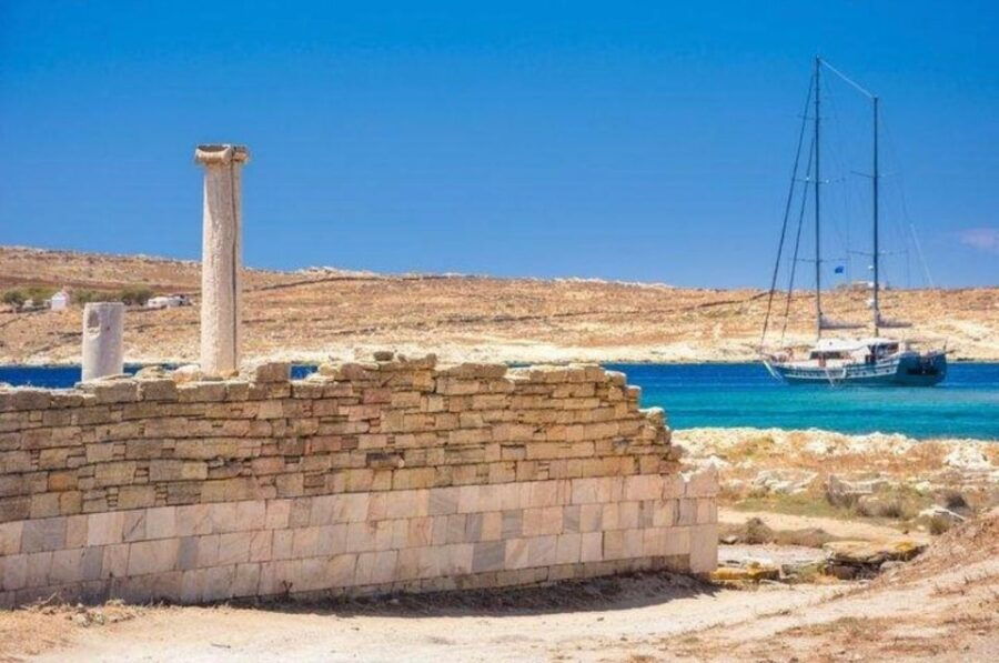 Paros Island Highlights Bus Tour & Boat Trip to Antiparos