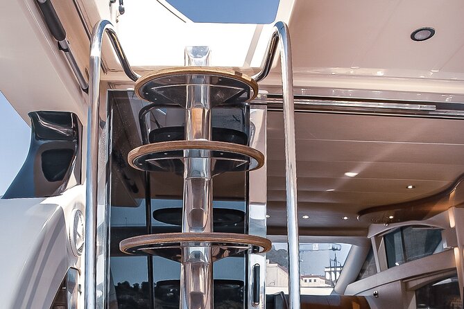 PARTY EXPERIENCE 4h - Private Yacht Tour in the City of Porto