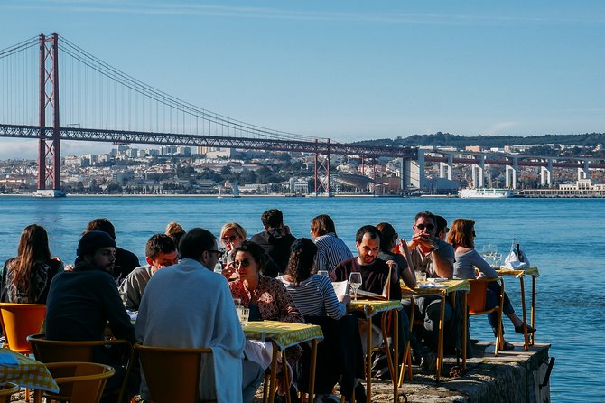 Petiscos & Sunset: Food & Drink Private Tour in a Fishing Village