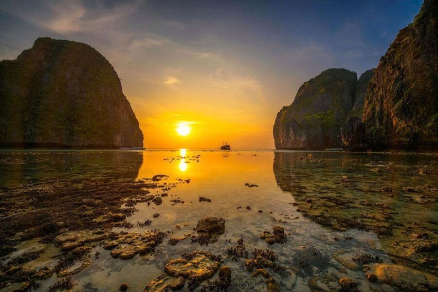 Phi Phi: Full Day & Sunset Phi Phi Islands Tour by Speedboat