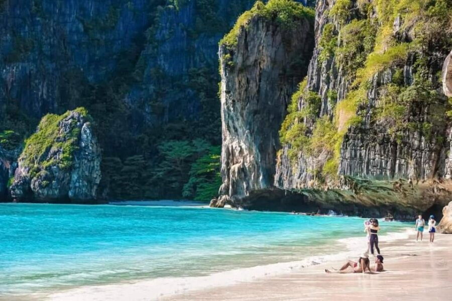 Phi Phi Island Bliss: A Tropical Adventure”