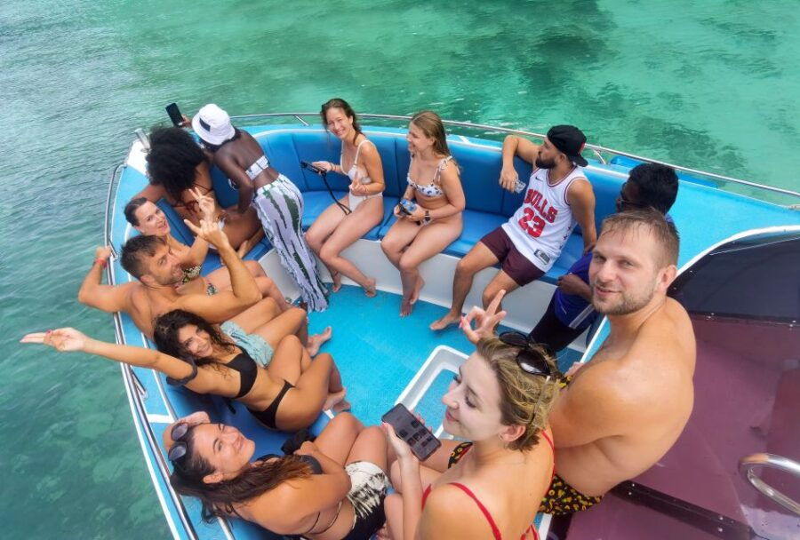 Phi Phi: Private Speedboat Tour to Maya Bay Incl. Park Fee