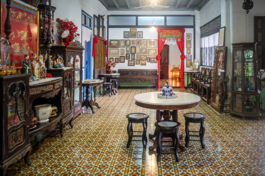 Phuket: Old Town Market, Chinese Temple & Museum Guided Tour - Good To Know