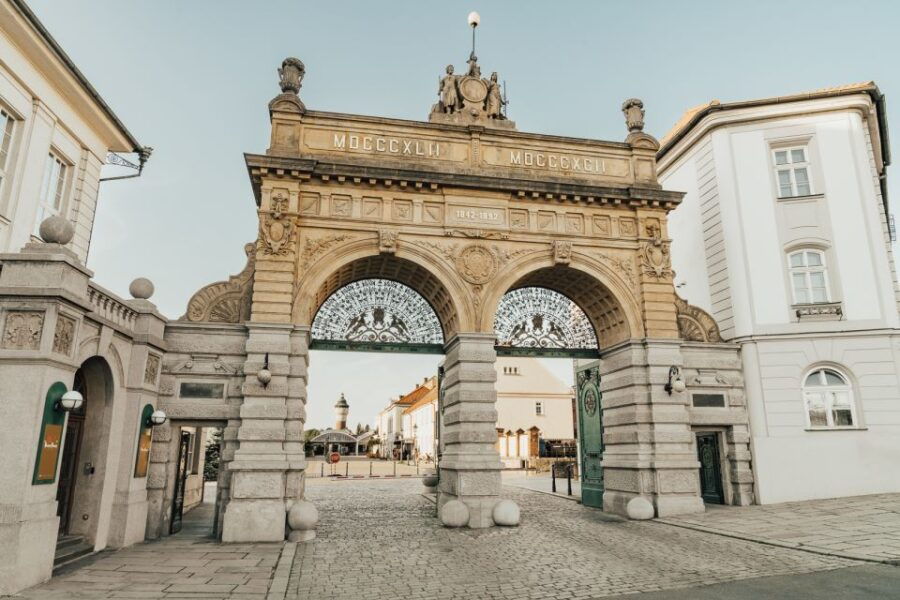 Pilsen: Pilsner Urquell Brewery Tour With Beer Tasting