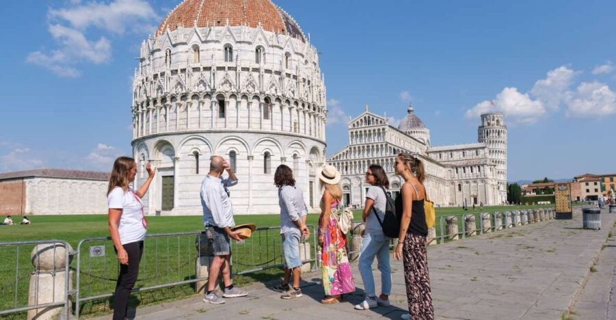 Pisa: City Sightseeing Walking Tour With Snacks and Drinks