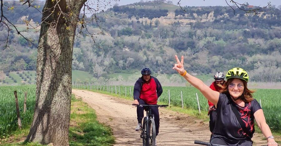 Poggio Mirteto: Lazi E-bike Tour and Pecorino Cheese Tasting