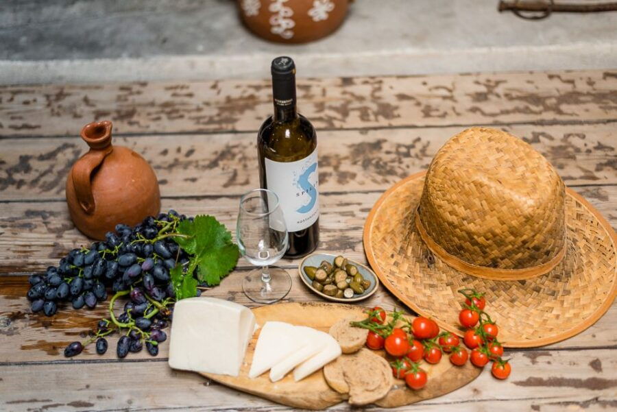 Pollonia: Kostantakis Winery Tour & Tasting With Snacks