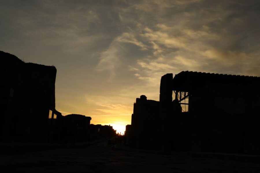 Pompeii: 2-Hour Sunset Group Tour With Tickets - Good To Know