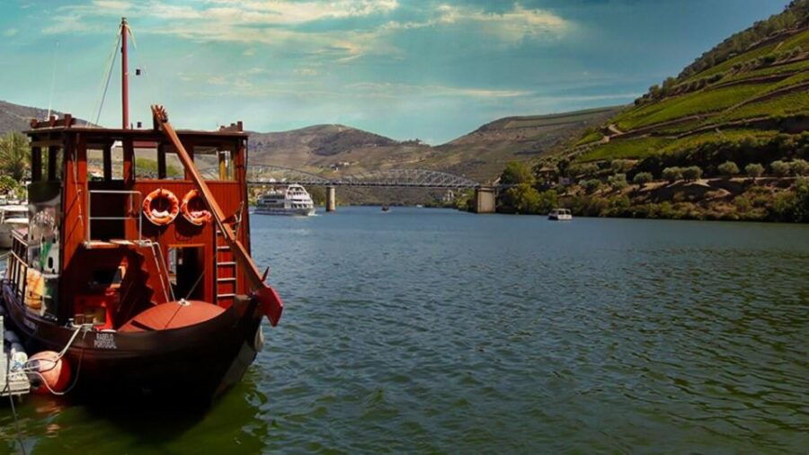 Porto: Douro Valley Wineries Tour With Lunch & River Cruise - Good To Know
