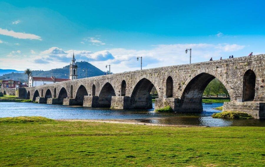 Porto: Green Wine Region Tour With Tastings and Lunch - Good To Know
