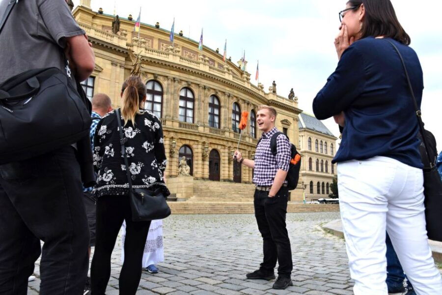 Prague: Castle and Jewish Quarter Tour With Cruise and Lunch - Good To Know