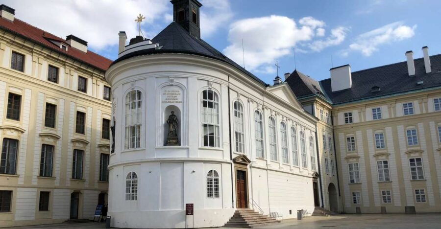 Prague Castle Self-Walking Tour & Scavenger Hunt - Good To Know