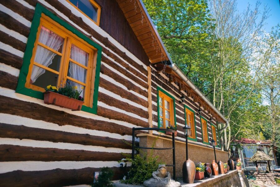 Prague: Czech Folklore Evening With Unlimited Drinks - Good To Know