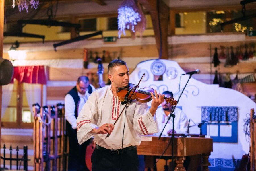 Prague: Folkloric Dinner Show With Unlimited Drinks - Good To Know