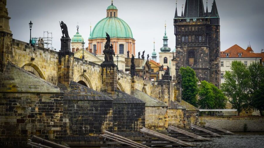 Prague: River Boat Cruise and Guided Tour With Drink - Good To Know