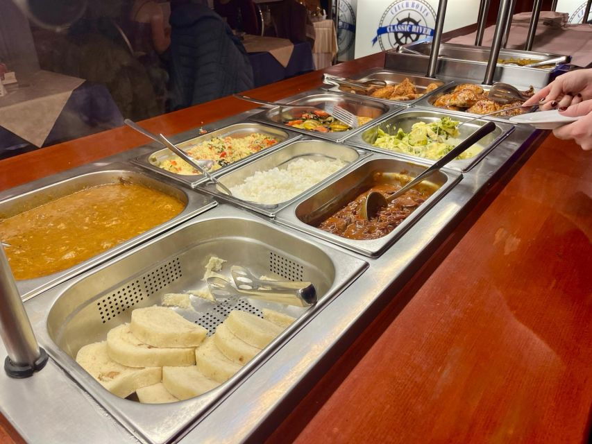 Prague: Sightseeing Boat Cruise With Buffet Dinner