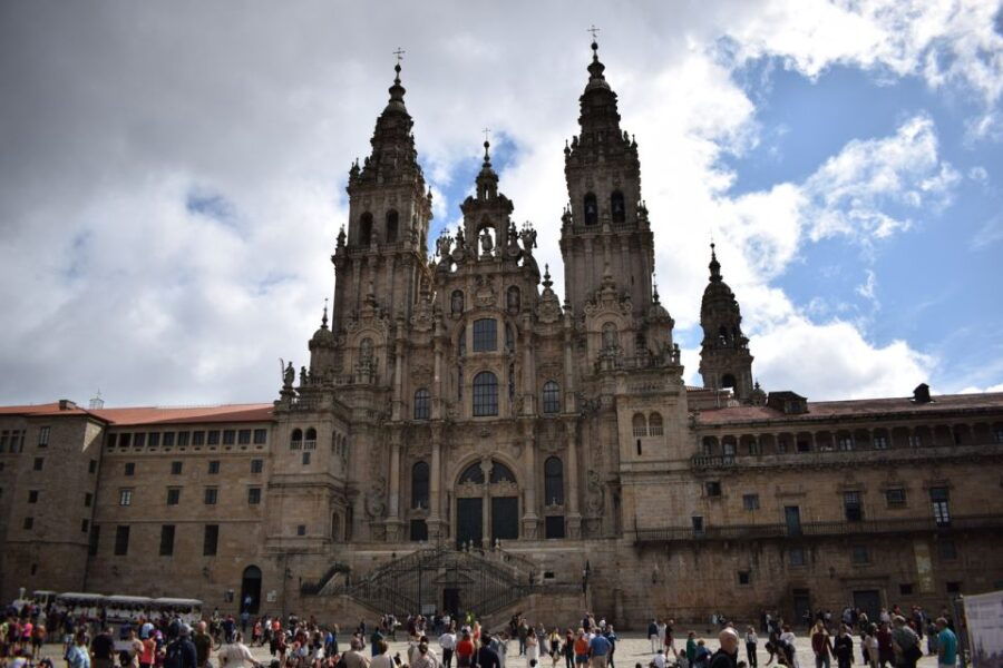 Premium Porto Santiago Compostela Tour Lunch & Wine Tasting - Good To Know