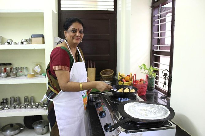Private 3-Hour Cooking Lesson and Meal in Chennai