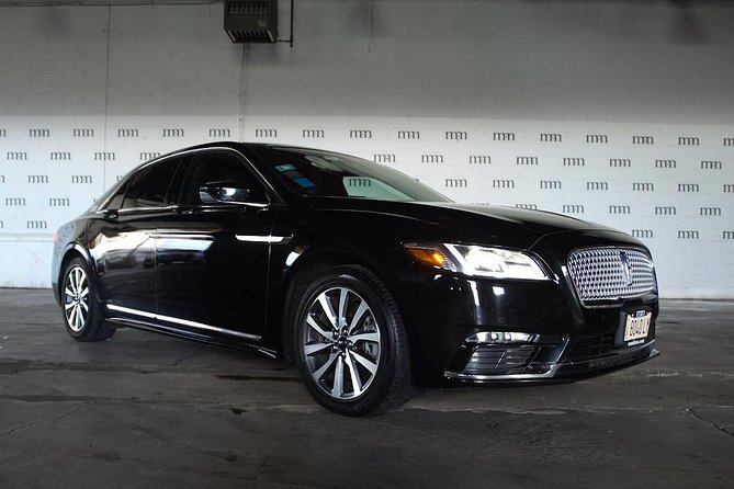Private 4-Door Lincoln Limo Transfer From or to Chicagoland Airport and Suburbs