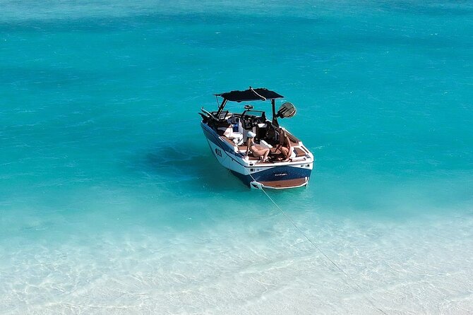 Private 7-Hr Island Escape Tour in Turks and Caicos (up to 10)