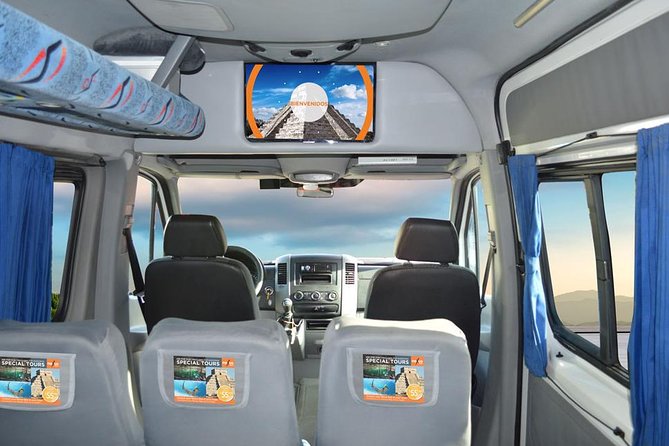 Private Arrival Transfer: Santiago International Airport to Hotels (5 - 7) - Location Information