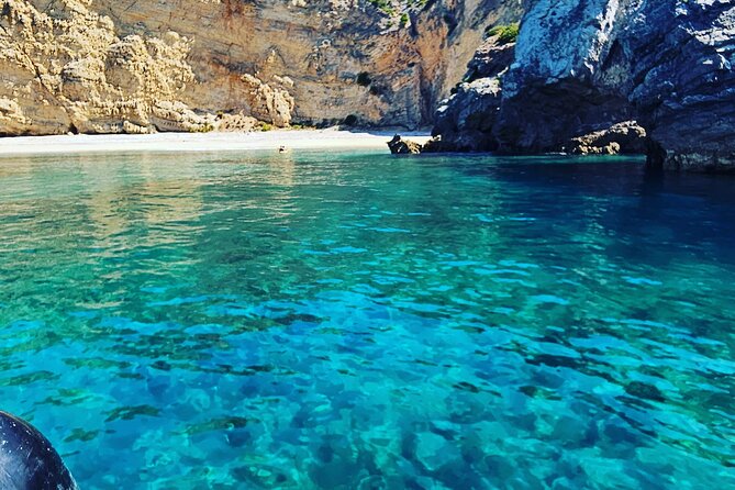 Private Boat Tour Along the Coast of Sesimbra