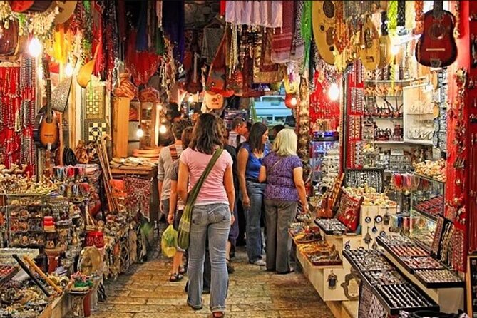Private Delhi Shopping Tour With Female Guide