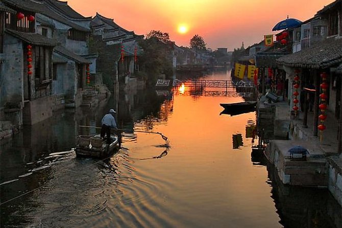 Private Fengjing and Xitang Water Town Sunset Boating Tour With Dinner From Shanghai - Good To Know