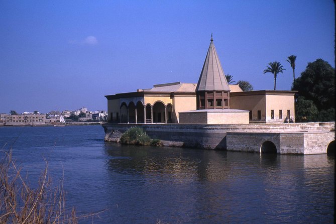 Private Full-Day Cairo Tour Including Giza, Solar Boat Museum, Felucca, and Nile Dinner Cruise