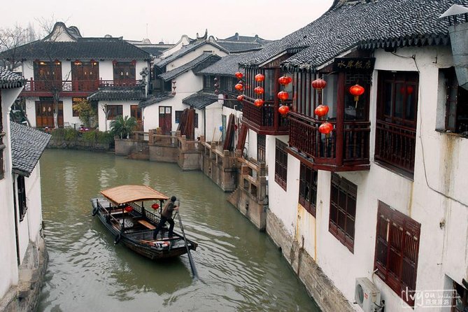 Private Full Day: Zhujiajiao Water Town and Modern Shanghai W/Tower and Maglev