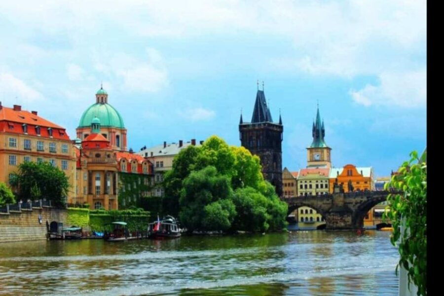 Private Luxury Transfer From Salzburg to Prague - Good To Know