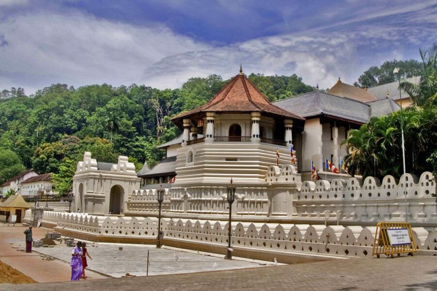 Private Pinnawala & Kandy Day Tour From Negombo