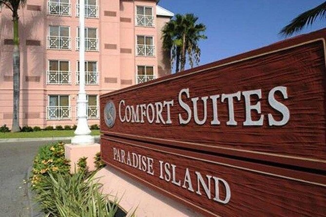Private Roundtrip Minivan Airport Transfer to Paradise Island