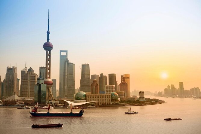Private Shanghai Evening Street Food Walking and Cruise Tour